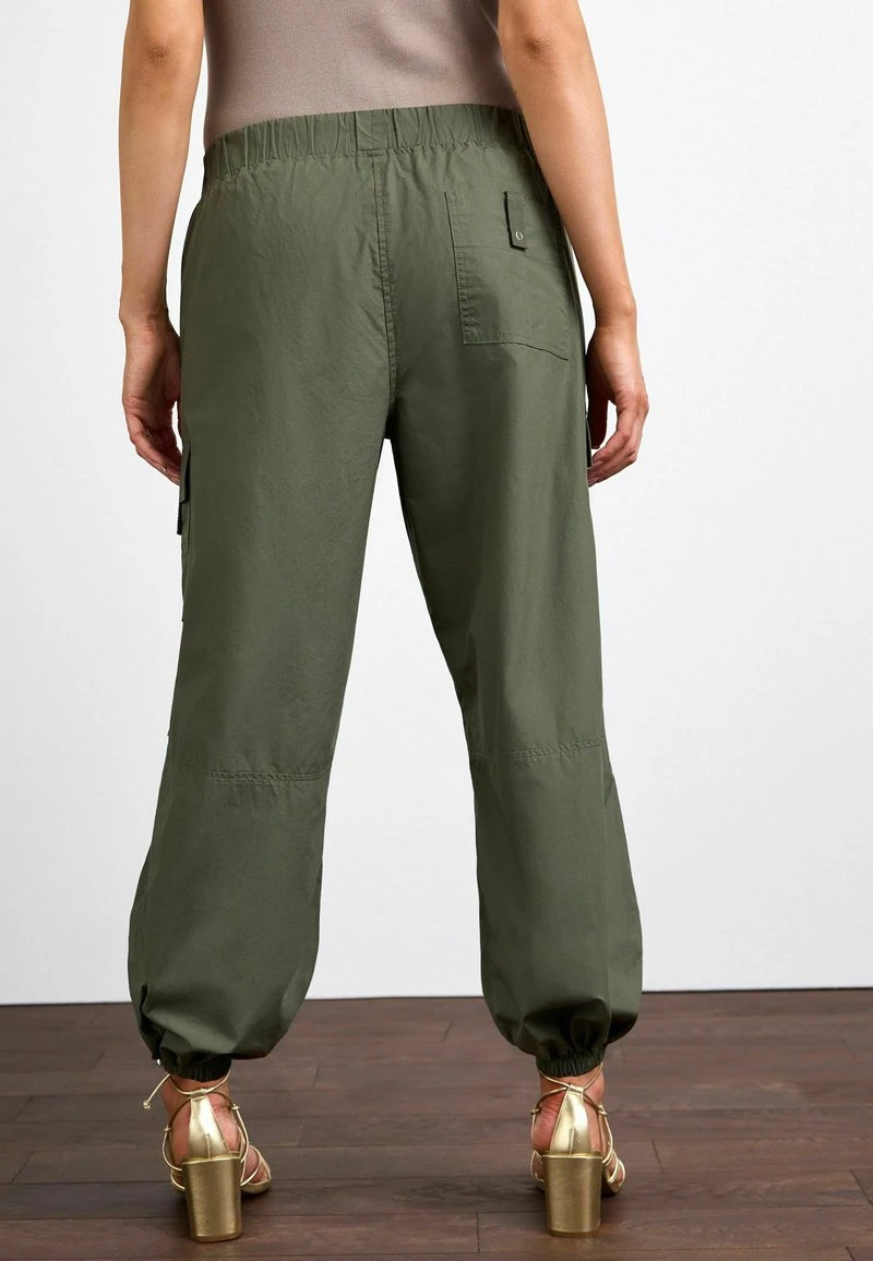 MATERNITY UTILITY - Cargohose - khaki green Next MATERNITY UTILITY - Cargohose - Khaki Green -Bekleidungsgeschäft 08a4ac2614fa452d91db5ce22f206dff