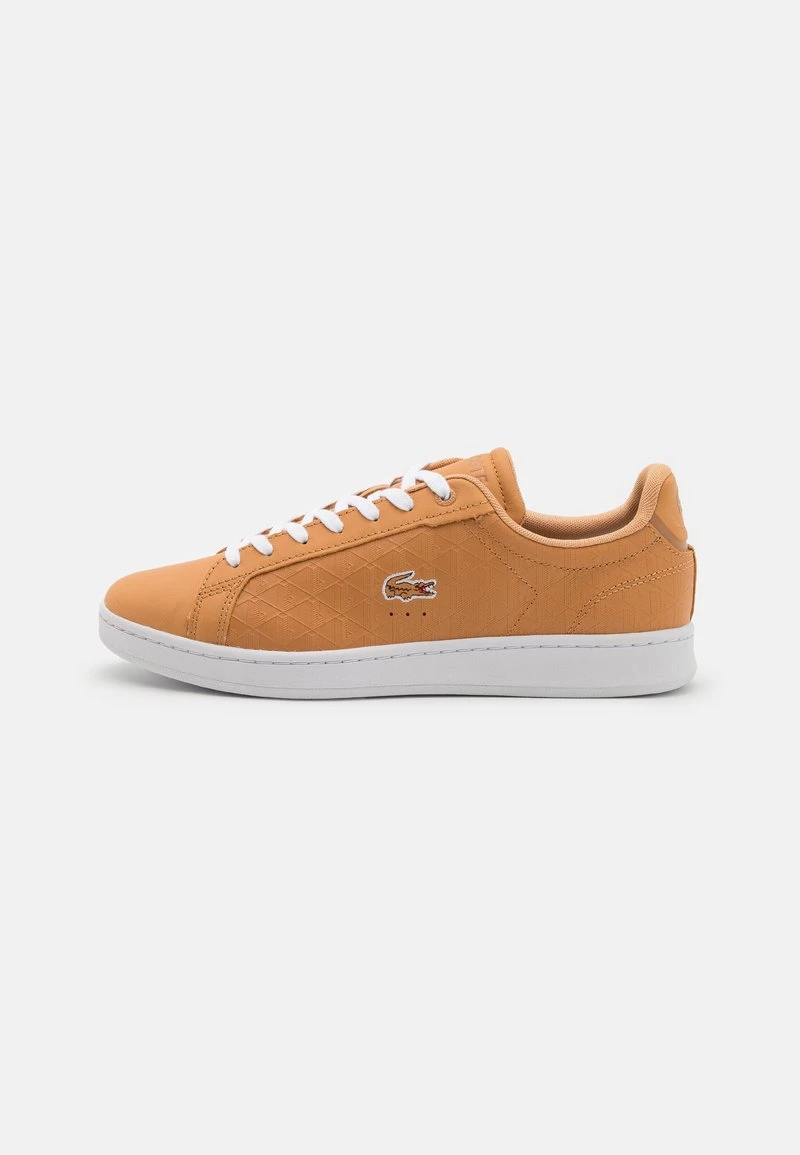 CARNABY PRO - Sneaker low - tan/white Lacoste CARNABY PRO - Sneaker Low - Tan/white -Bekleidungsgeschäft 096f4bb9cc6046729707e53e37cacdd4