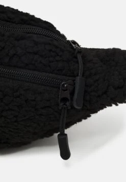 Pier One UNISEX - Gürteltasche - Black 4 Pier One UNISEX - Gürteltasche - Black -Bekleidungsgeschäft 1359e1e4577d4f99aa4271e5fdf8ee11