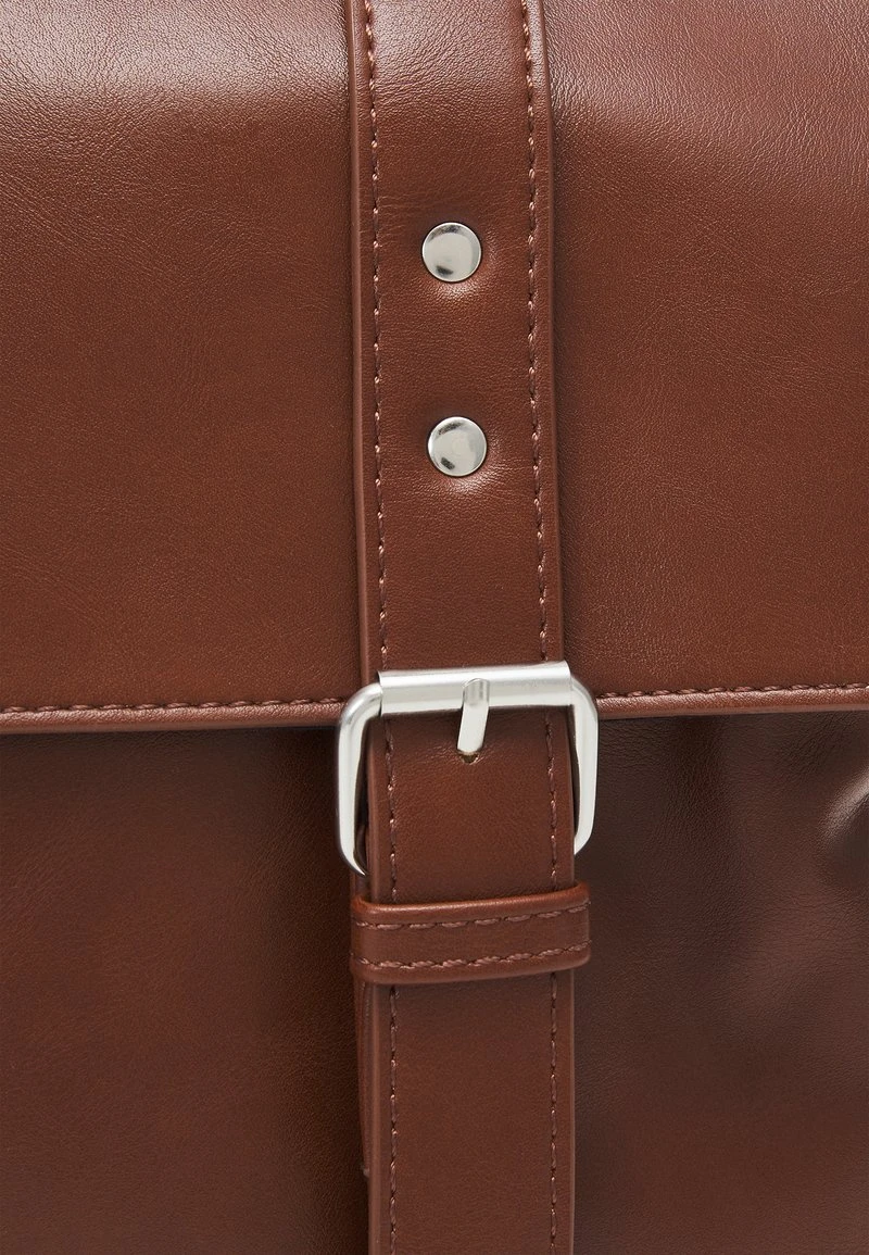 Umhängetasche - brown Pier One Umhängetasche - Brown -Bekleidungsgeschäft 13681cf0e15d4e7a880bcd49346bf5a1