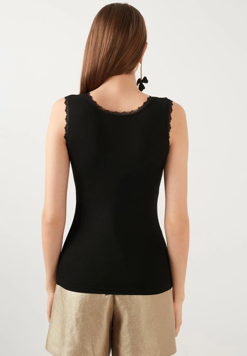 SQUARE NECK LACE DETAILED ATHLETE - Top - black LELA SQUARE NECK LACE DETAILED ATHLETE - Top - Black -Bekleidungsgeschäft 15767bdf37be4aeaaafba6dbaca8577f