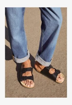 Pier One UNISEX - Hausschuh - Black 2 Pier One UNISEX - Hausschuh - Black -Bekleidungsgeschäft 24272c78a40c4e589b9d280fcb0d7a40