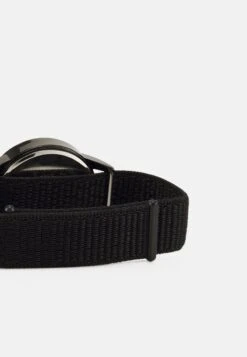 Pier One Digitaluhr - Black 2 Pier One Digitaluhr - Black -Bekleidungsgeschäft 24dea72bb95a4cfc95daabd334d11f5a