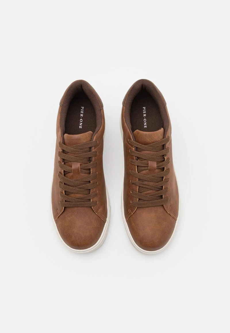 UNISEX - Sneaker low - cognac Pier One UNISEX - Sneaker Low - Cognac -Bekleidungsgeschäft 4255542b254043c59f79012041804d27