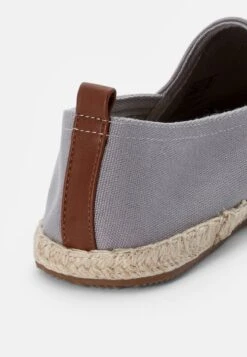 Pier One RENA ESPADRILLE UNISEX - Espadrille - Light Grey 5 Pier One RENA ESPADRILLE UNISEX - Espadrille - Light Grey -Bekleidungsgeschäft 42d2421a7d9a4236aff6d97b980fd1f5