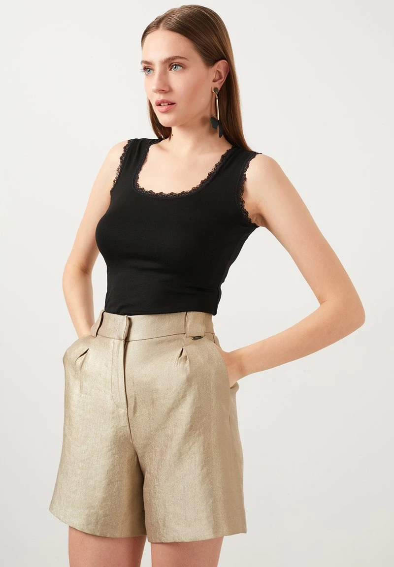 SQUARE NECK LACE DETAILED ATHLETE - Top - black LELA SQUARE NECK LACE DETAILED ATHLETE - Top - Black -Bekleidungsgeschäft 498cdc424a3e4e7784f7aac3e8481d19