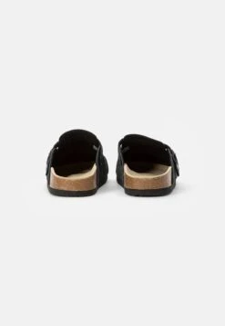 Pier One Pantolette Flach - Black 2 Pier One Pantolette Flach - Black -Bekleidungsgeschäft 4d309a52050a4badb4012456e00dd92b
