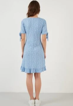 LELA FLORAL RUFFLE DETAIL - Freizeitkleid - Baby Blue 2 LELA FLORAL RUFFLE DETAIL - Freizeitkleid - Baby Blue -Bekleidungsgeschäft 62cc863f67e24bcaab8be6c6b9bd12e5