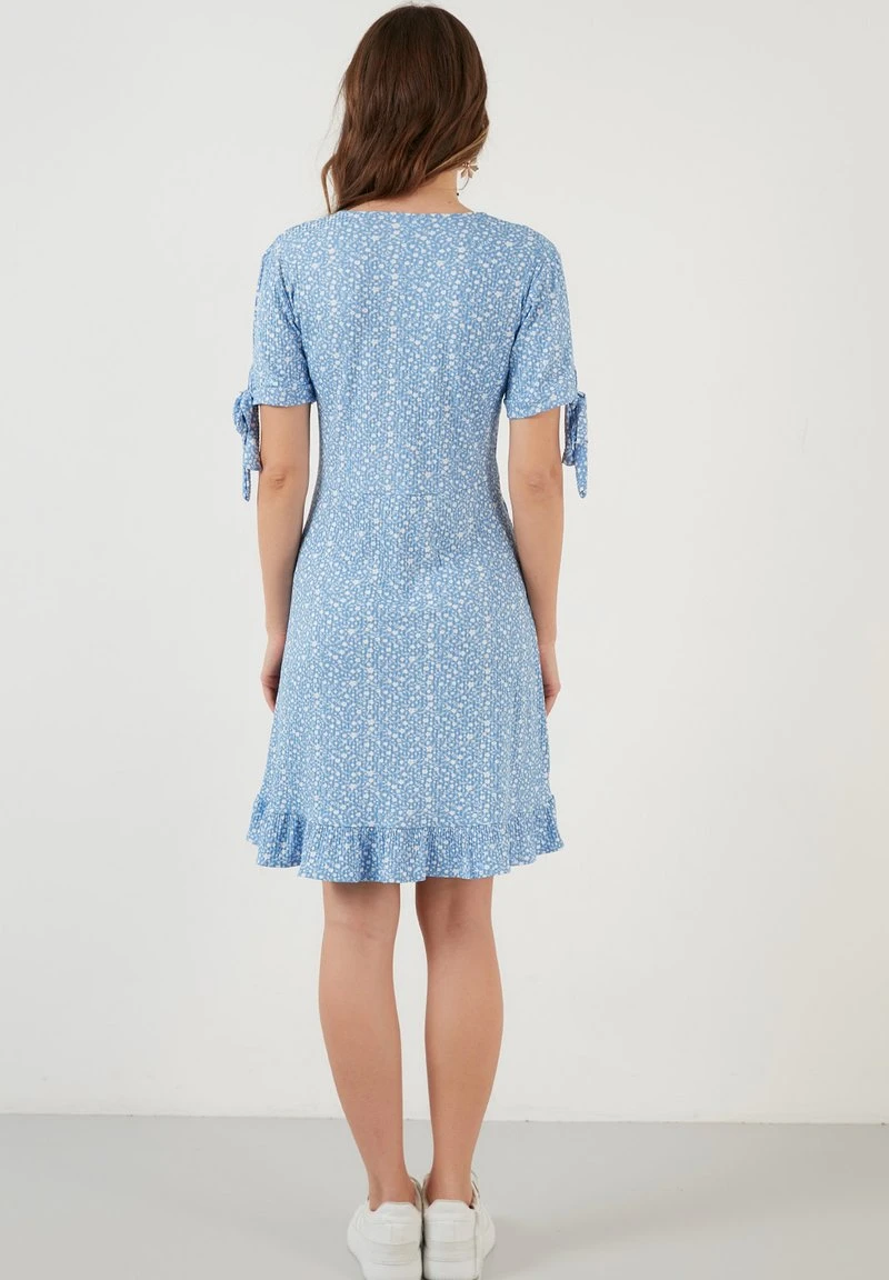 FLORAL RUFFLE DETAIL - Freizeitkleid - baby blue LELA FLORAL RUFFLE DETAIL - Freizeitkleid - Baby Blue -Bekleidungsgeschäft 62cc863f67e24bcaab8be6c6b9bd12e5