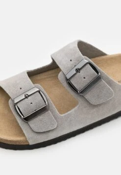 Pier One LEATHER UNISEX - Pantolette Flach - Grey 5 Pier One LEATHER UNISEX - Pantolette Flach - Grey -Bekleidungsgeschäft 6b071714d1514b7cbade5fbfdf5bc6fc