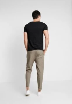 Pier One T-Shirt Basic - Black 2 Pier One T-Shirt Basic - Black -Bekleidungsgeschäft 83b916fdf5444d9ba8380d809f888082