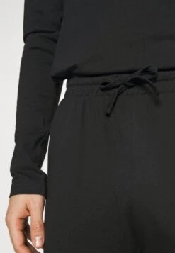 Pier One Nachtwäsche Set - Black 4 Pier One Nachtwäsche Set - Black -Bekleidungsgeschäft 842cc55e81224f6ca06ad94aae25d25c