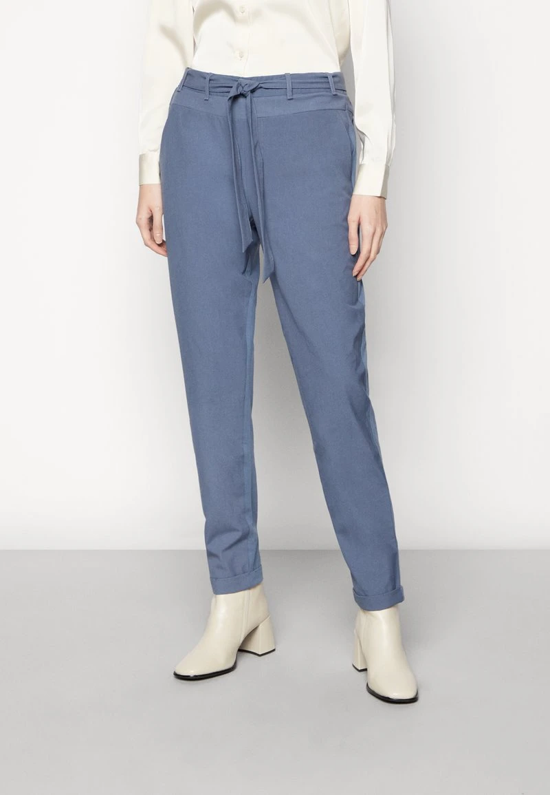 JILLIAN BELT PANTS - Stoffhose - vintage indigo Kaffe JILLIAN BELT PANTS - Stoffhose - Vintage Indigo -Bekleidungsgeschäft 889f9ad1643f4afcbdebcea229f9f300