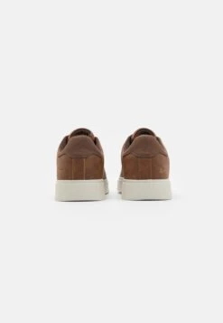 Pier One UNISEX - Sneaker Low - Cognac 2 Pier One UNISEX - Sneaker Low - Cognac -Bekleidungsgeschäft 8fc46a00bfc54014b9ab0c4b860fd9e9