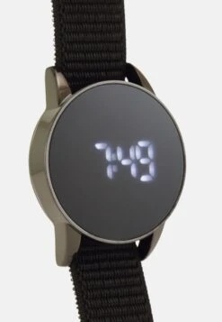 Pier One Digitaluhr - Black 3 Pier One Digitaluhr - Black -Bekleidungsgeschäft 91a3416d7d044fd4b60c1ebc2246a5ec