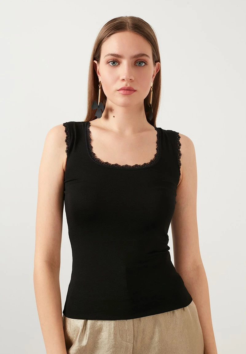 SQUARE NECK LACE DETAILED ATHLETE - Top - black LELA SQUARE NECK LACE DETAILED ATHLETE - Top - Black -Bekleidungsgeschäft 9419b9799d704da9b715bd0fd3ac7d76 1