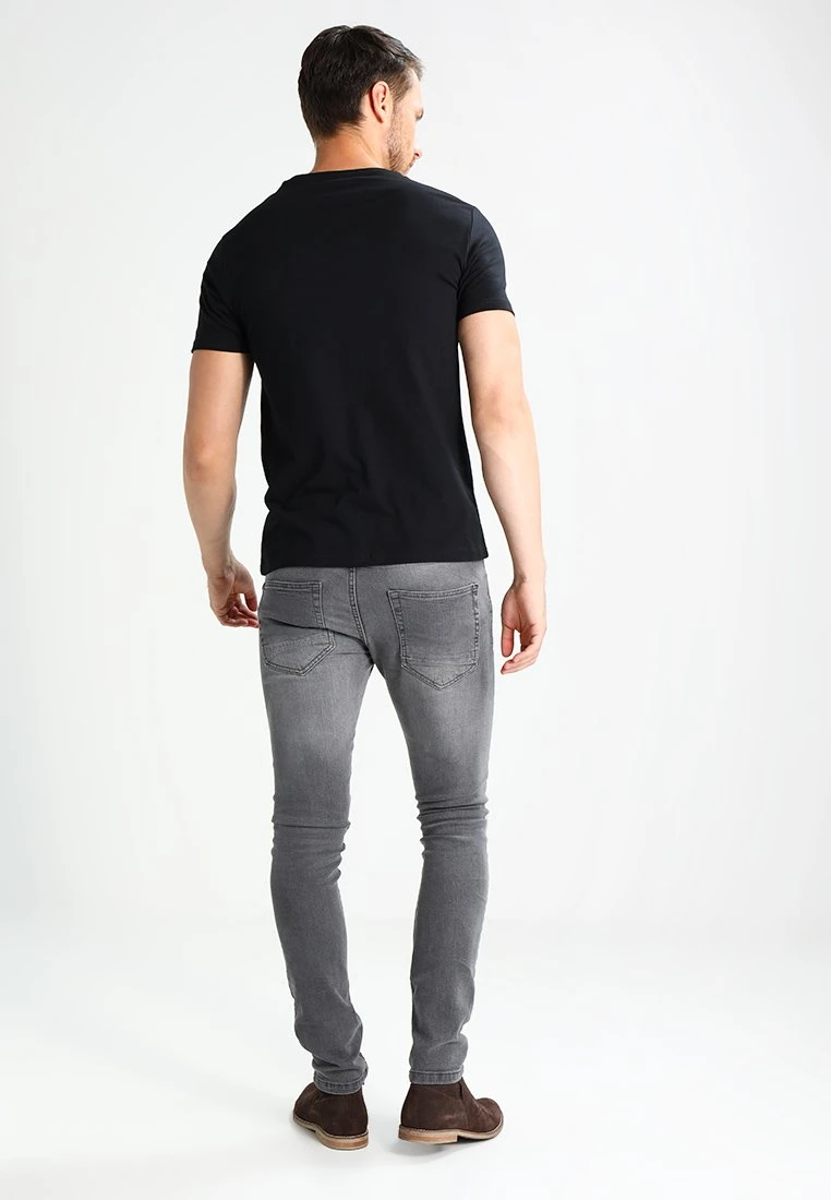 T-Shirt basic - black Pier One T-Shirt Basic - Black -Bekleidungsgeschäft 986416f3e81f4399a4473036c21acde4