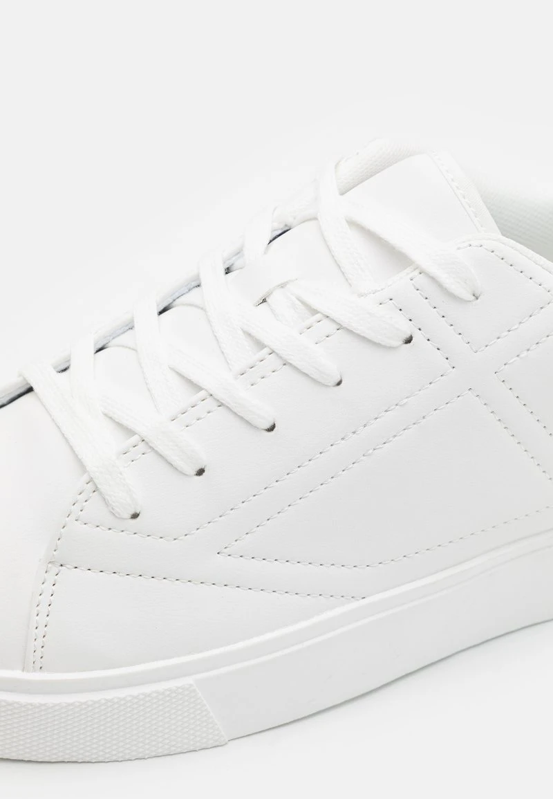 UNISEX - Sneaker low - white Pier One UNISEX - Sneaker Low - White -Bekleidungsgeschäft 9df20e8fbfac4dbbaad7e726f8a84e52