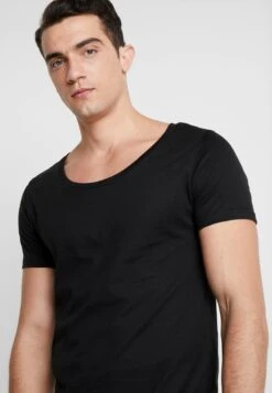 Pier One T-Shirt Basic - Black 4 Pier One T-Shirt Basic - Black -Bekleidungsgeschäft 9f509f254df448bbafd289865720f0e8