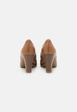 Pier One LEATHER - Pumps - Cognac 3 Pier One LEATHER - Pumps - Cognac -Bekleidungsgeschäft b1e0543a71904ff9ab3887fb1678f565