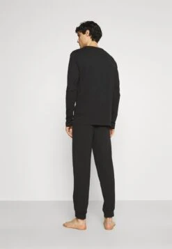 Pier One Nachtwäsche Set - Black 2 Pier One Nachtwäsche Set - Black -Bekleidungsgeschäft b9b8fb88b64649ea840444d93817e424