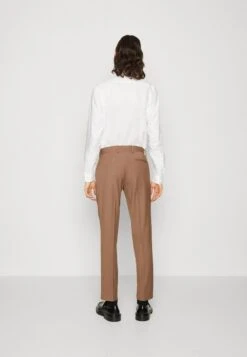 THE FASHION SUIT NOTCH POCKET SQUARE - Anzug - Chestnut 4 THE FASHION SUIT NOTCH POCKET SQUARE - Anzug - Chestnut -Bekleidungsgeschäft cd2ab30c46004cbf904c99effc37bfe1