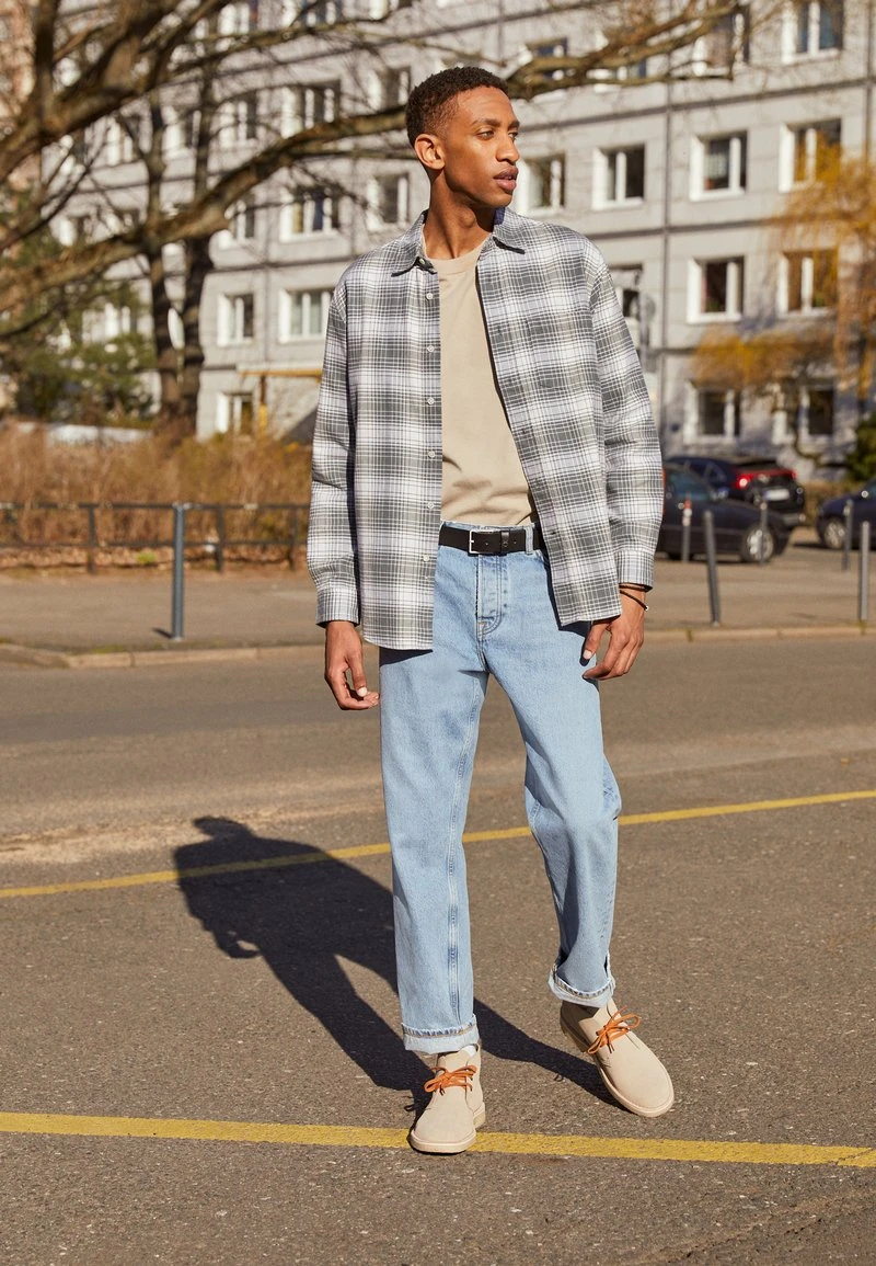 DESERT BOOT - Sportlicher Schnürer - sand Clarks Originals DESERT BOOT - Sportlicher Schnürer - Sand -Bekleidungsgeschäft daf0b3091bb1441dbeea9a153e157d92