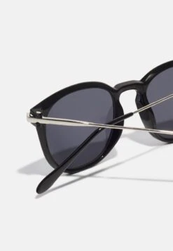 Pier One Sonnenbrille - Black 2 Pier One Sonnenbrille - Black -Bekleidungsgeschäft e1238979fc144555bfd451a98b4e6bbf