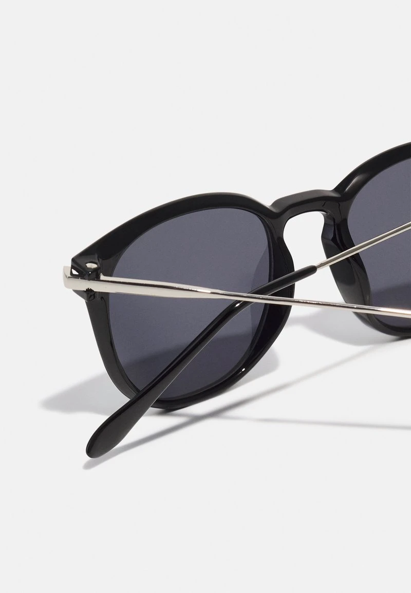 Sonnenbrille - black Pier One Sonnenbrille - Black -Bekleidungsgeschäft e1238979fc144555bfd451a98b4e6bbf
