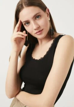 LELA SQUARE NECK LACE DETAILED ATHLETE - Top - Black 2 LELA SQUARE NECK LACE DETAILED ATHLETE - Top - Black -Bekleidungsgeschäft e2340b796f3e486fba812efec536182f