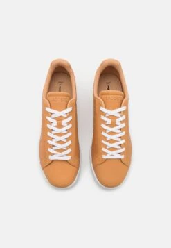 Lacoste CARNABY PRO - Sneaker Low - Tan/white 3 Lacoste CARNABY PRO - Sneaker Low - Tan/white -Bekleidungsgeschäft f15b551635fa4a6f9dd5566f8b2cbff6