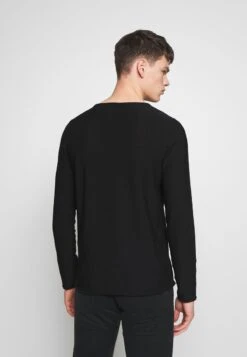 DRYKORN RIK - Strickpullover - Black 2 DRYKORN RIK - Strickpullover - Black -Bekleidungsgeschäft f1c8a254116e4b57a666c073e296338d