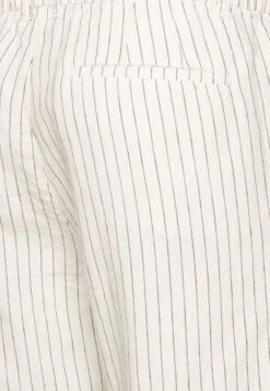 Pier One LINEN BLEND DRAWCORD SHORTS - Shorts - Off-white 2 Pier One LINEN BLEND DRAWCORD SHORTS - Shorts - Off-white -Bekleidungsgeschäft f49c7de0cfa048f4bc002dc26d1abcb2