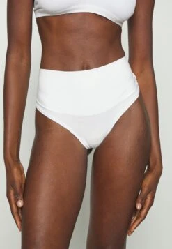 Spanx COTTON COMFORT THONG - String - White 5 Spanx COTTON COMFORT THONG - String - White -Bekleidungsgeschäft f5c6155e43aa4edbaccc368b691123cc 1