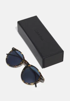 Calvin Klein UNISEX - Sonnenbrille - Vintage Havana 3 Calvin Klein UNISEX - Sonnenbrille - Vintage Havana -Bekleidungsgeschäft f5f55593023745f6b95a6b6e7cf4f5c9