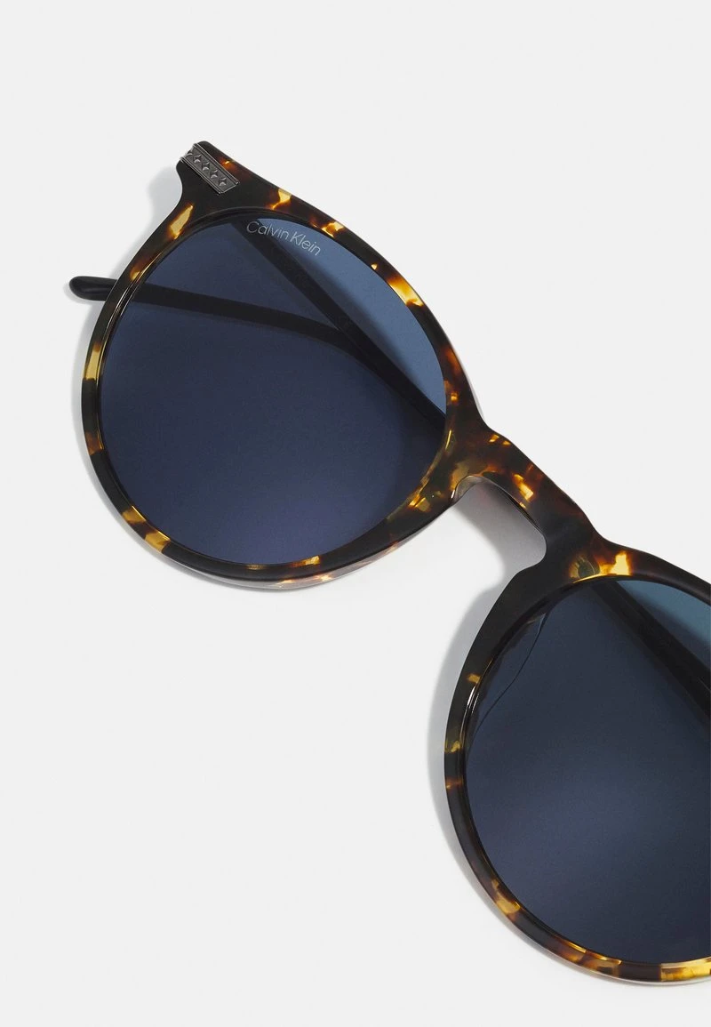 UNISEX - Sonnenbrille - vintage havana Calvin Klein UNISEX - Sonnenbrille - Vintage Havana -Bekleidungsgeschäft f88ad4b9bce74721a9804bd5ef2107b2