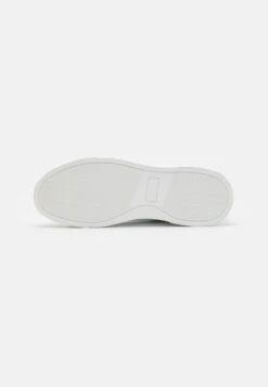 Pier One UNISEX - Sneaker Low - White 4 Pier One UNISEX - Sneaker Low - White -Bekleidungsgeschäft f8e8249702ff4ae595b1f702a4c7b8c5