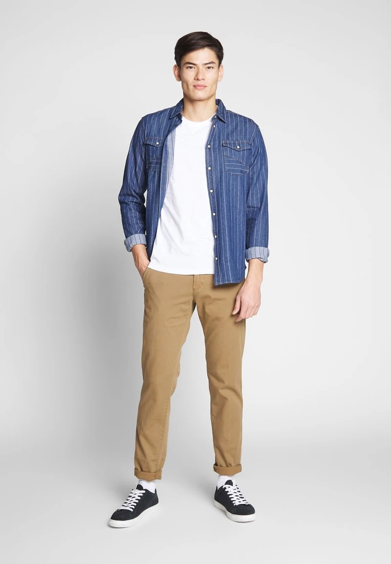 2 PACK - T-Shirt basic - white/dark blue Pier One 2 PACK - T-Shirt Basic - White/dark Blue -Bekleidungsgeschäft fc0637525aa84c67b66ae9c9991233d8